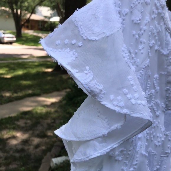 ELLE Women’s White Tunic Blouse Lined Textured Floral Design Flutter Sleeves L - Picture 4 of 12